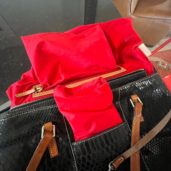 Authentic Dooney and Bourke snake print leather tote - Picture 12 of 17